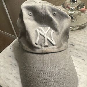 Gray NY Yankees Baseball Cap